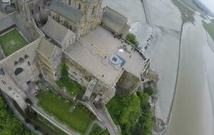 Un parachutisme de la FCD sur le Mont St Michel